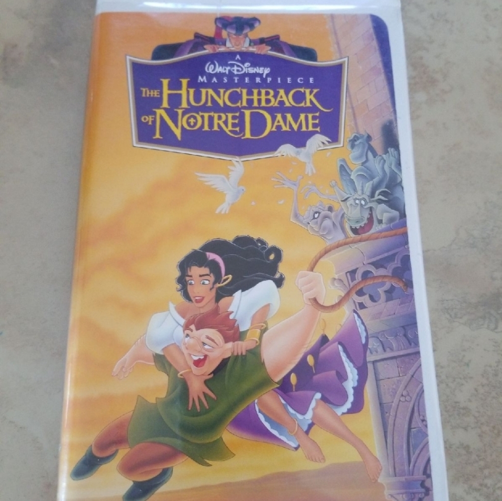 SALE! Vhs The Hunchback of Notre Dame